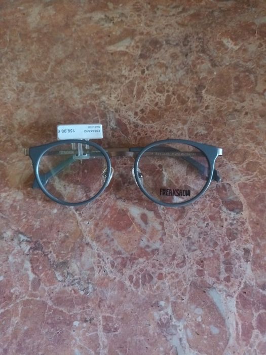 Ochelari Oakley și rame de vedere noi