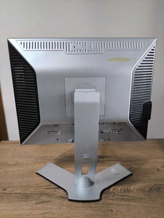 Монитор за настолен компютър Dell 2007FPB 20 инча и тонколона