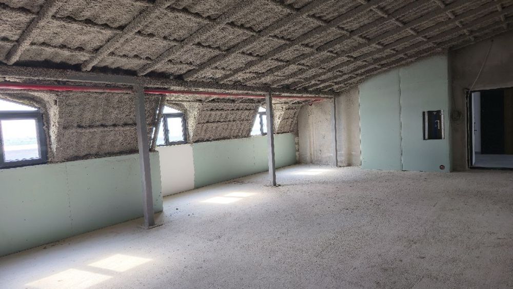 Срочно продается Мансарда Чиланзар Ц квартал  8 этаж 79 кв.м коробка