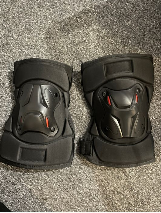 наколенки за мотор