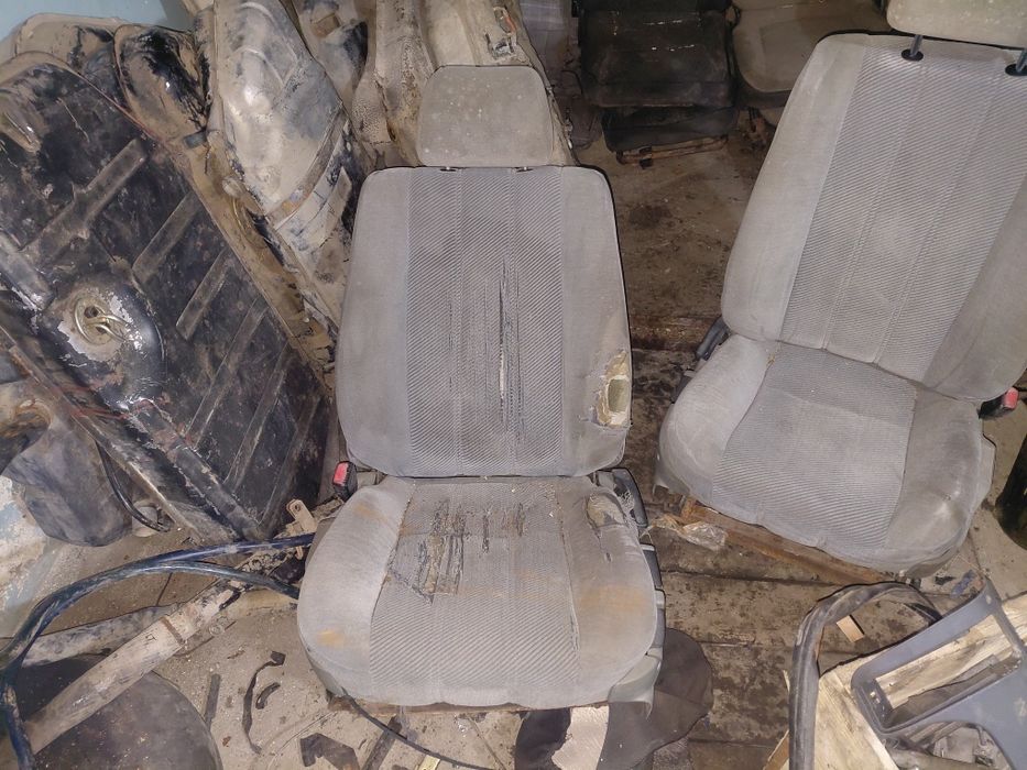 Сидения передние
