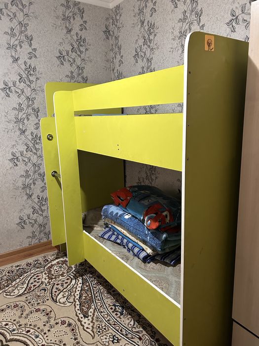 Продам двухярусный кровать детский