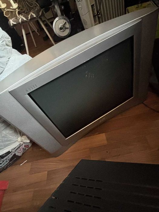 продам телевизор б/у JVC