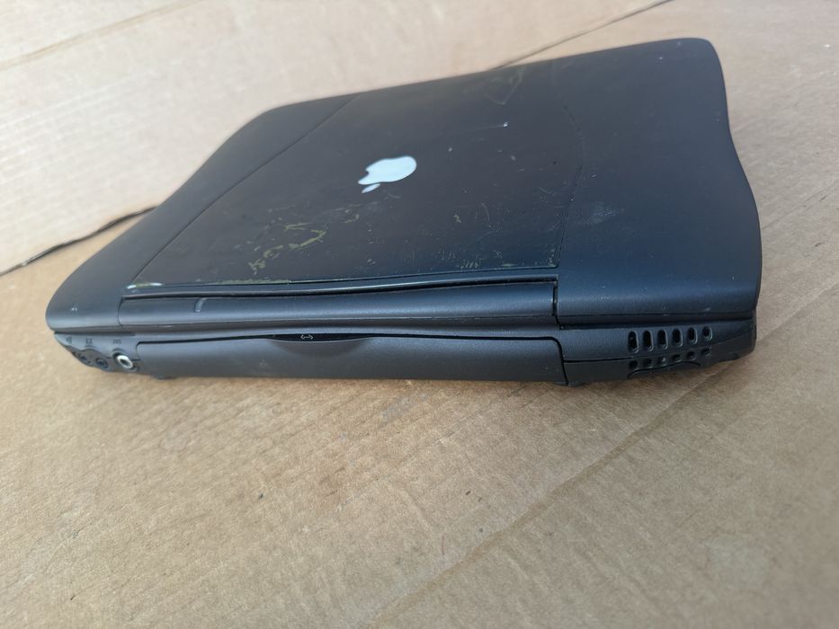 Ретро лаптоп Apple Macintosh PowerBook G3