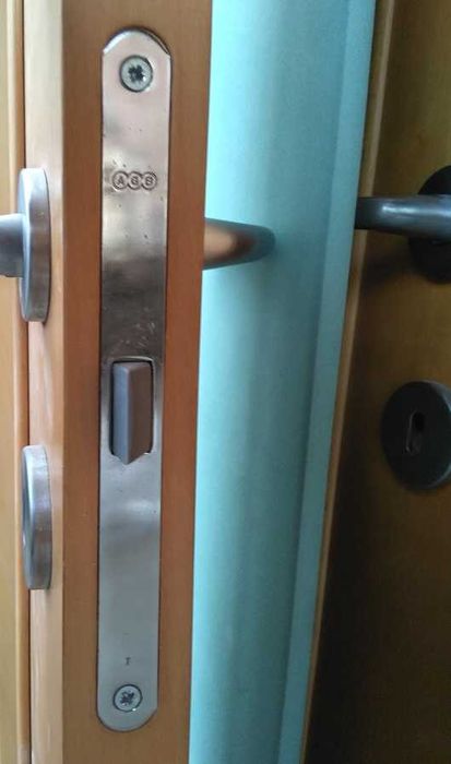 3 МДФ/MDF врати с брави и панти. Спешно!