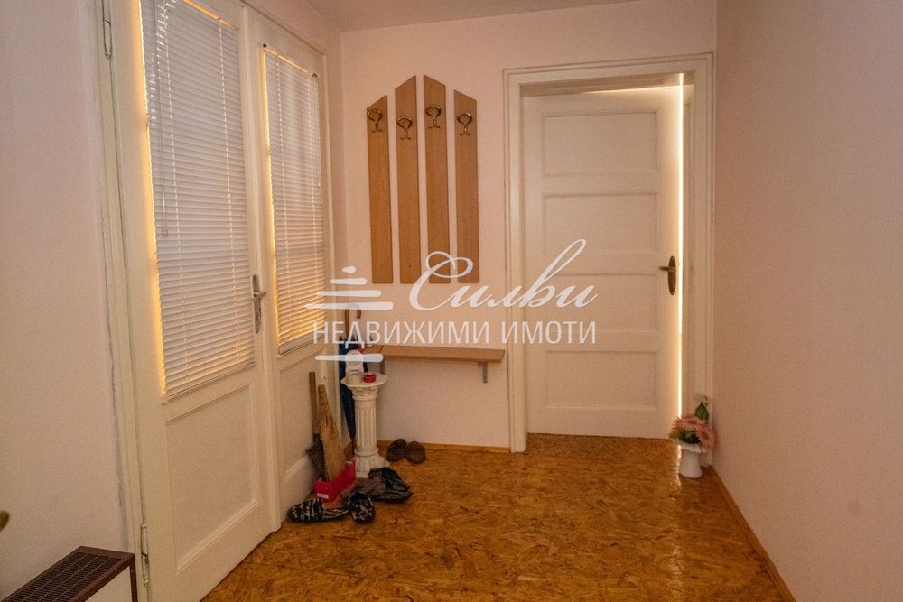 Продава се Етаж от къща в Шумен, Център - 58 кв.м за 967 €/кв.м - Снимка #9