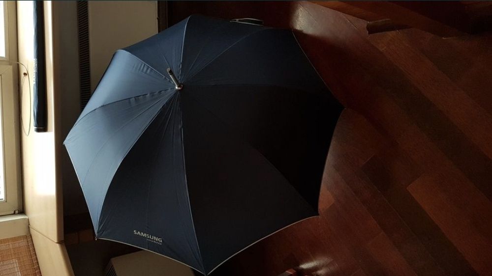 Зонт очень большой