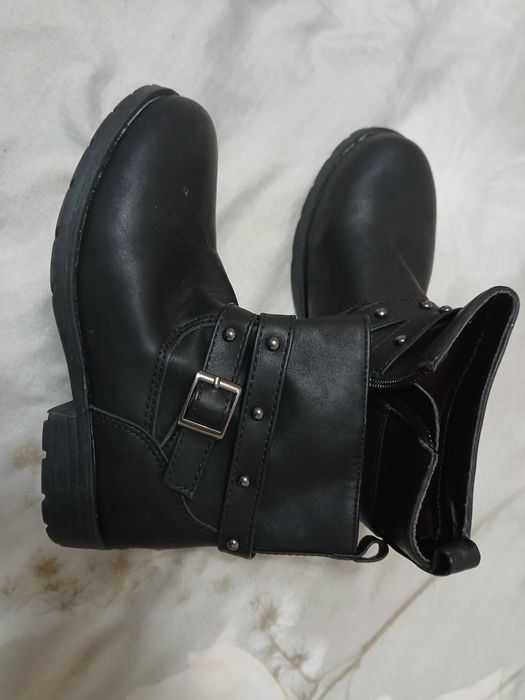Vand ghete fete, marimea 30, 3 modele, pret 40 lei/pereche