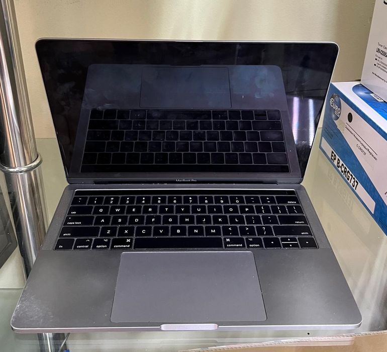 MacBook Pro 13" 2017 Touch Bar / i5 / 8GB / 256GB SSD