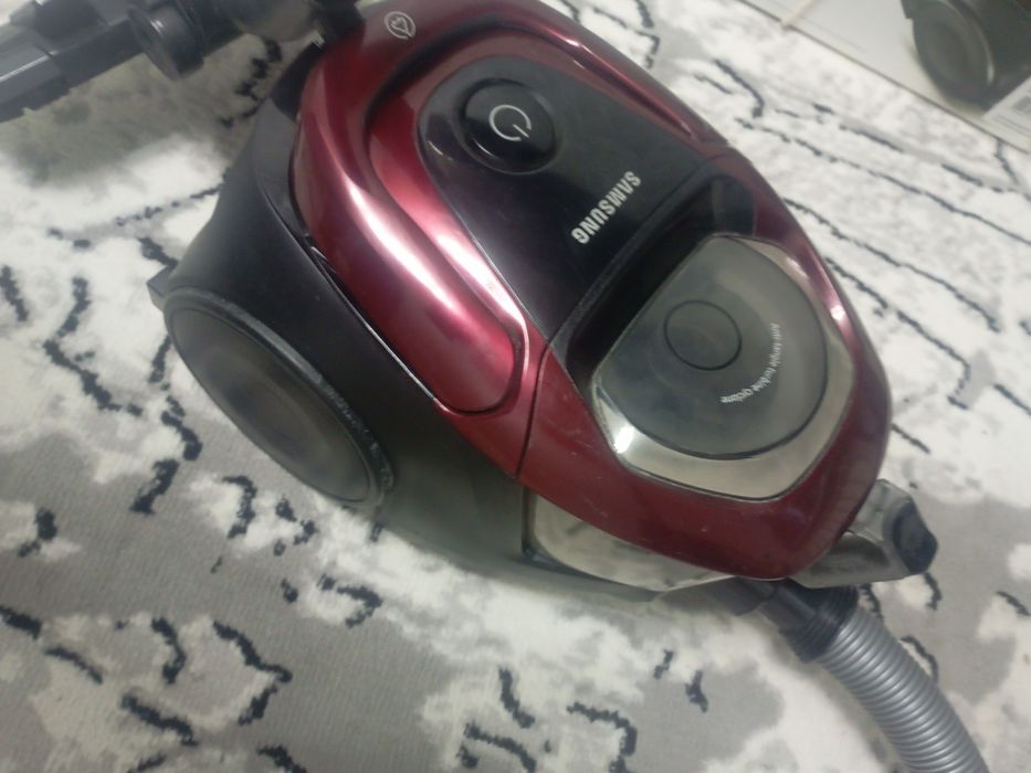 Продается свой пылесос Самсунг со стаканом мощный
