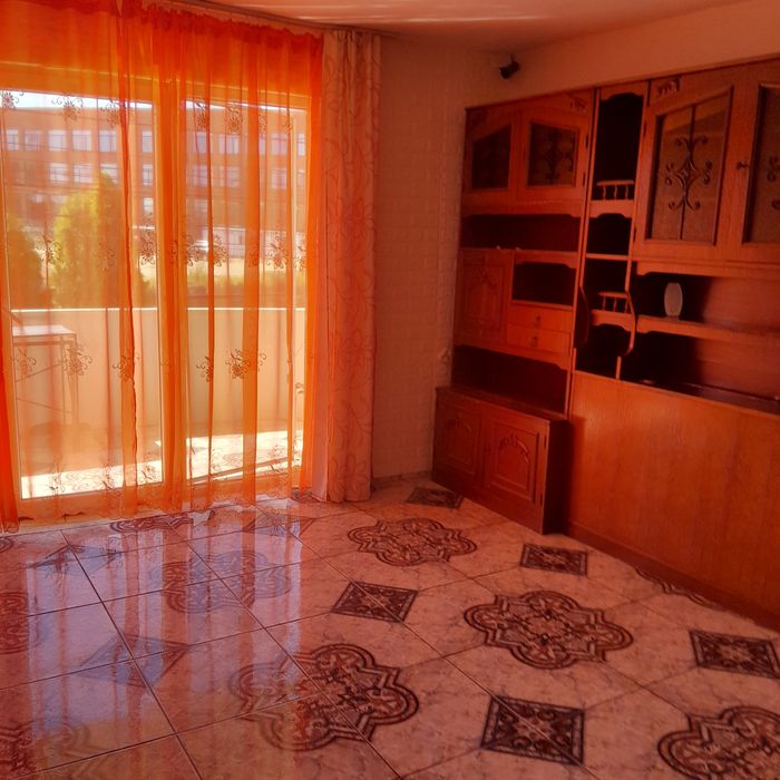 Închiriez apartament 3 camere