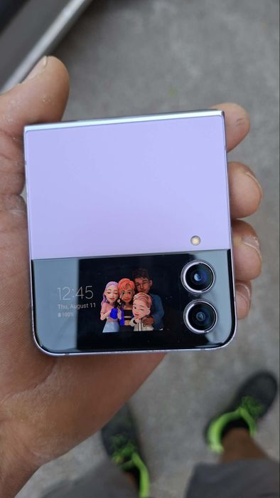 Samsung flip 4 работещ за части.