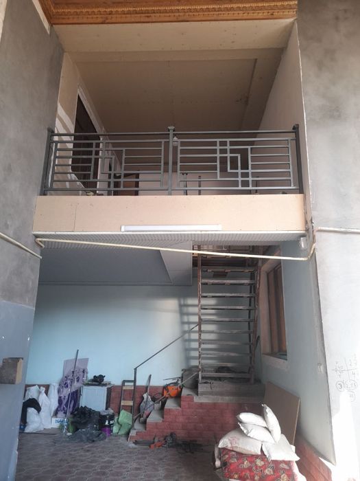 Перила, решетки, навес, заборы.