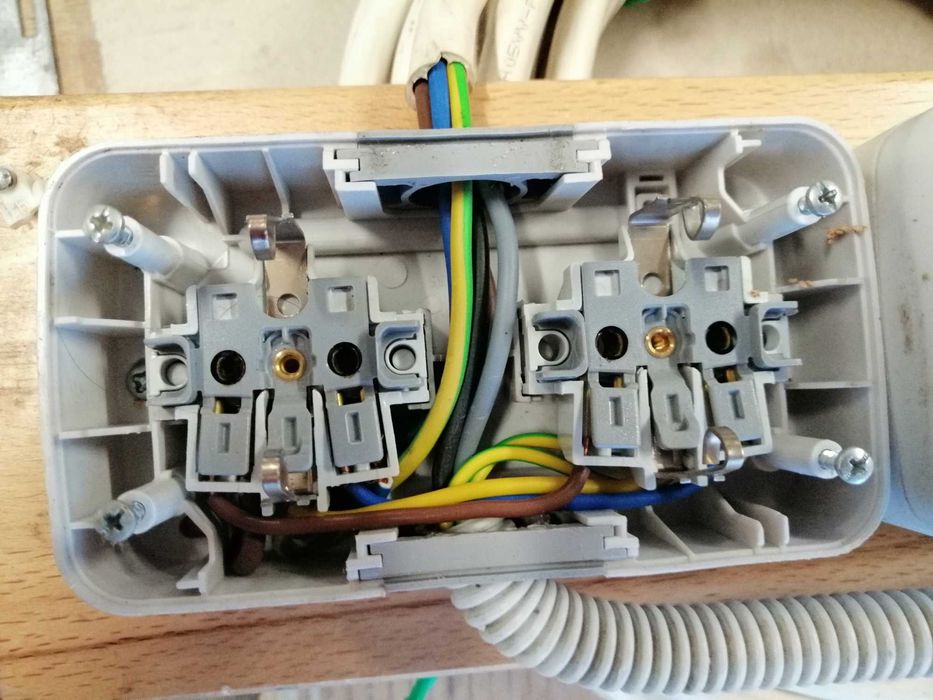 Prelungitor 380 V la 220 V cu 6 prize , 12 metri , NOU