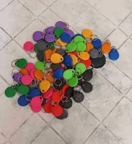 Презаписваеми чипове EM4305 RFID125kHz за входна врата,гаражна,бариера