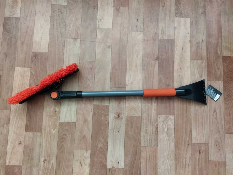 Продам автомобильную щетку со скребком