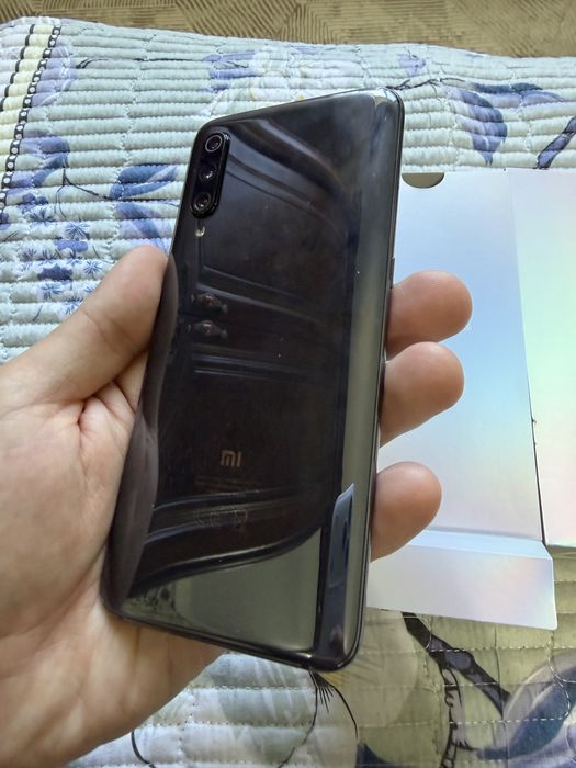 Продаю MI 9 6/128 flagman в хорошем состоянии