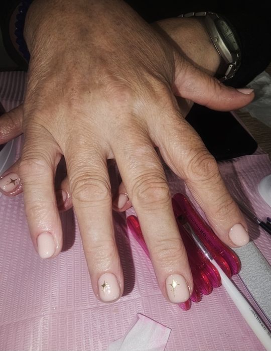 Manichiura.                 .