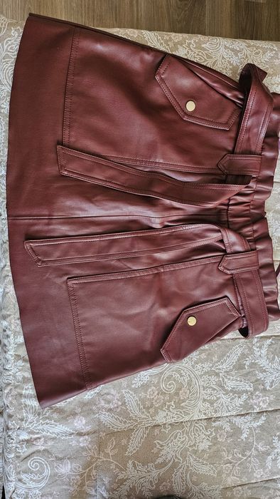 Дамска пола от еко кожа