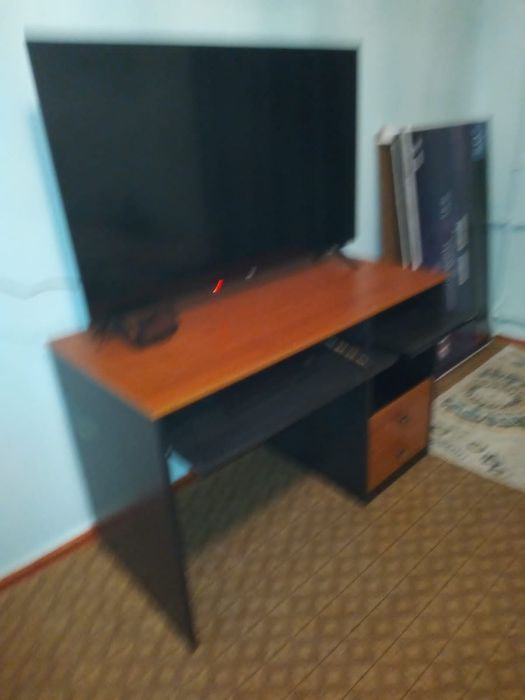 Продаётся стол письменный