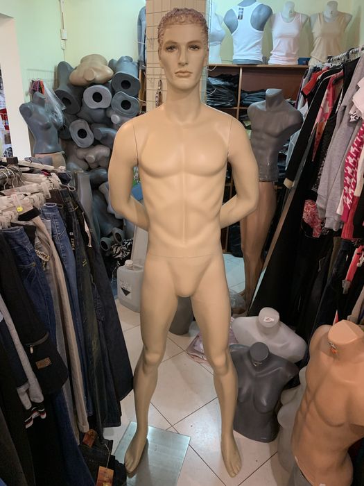 Цели манекени , торс манекени и оборудване за магазин