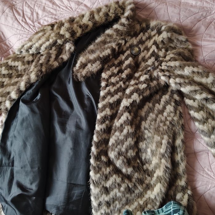 Продам шубу б/у  размер 44