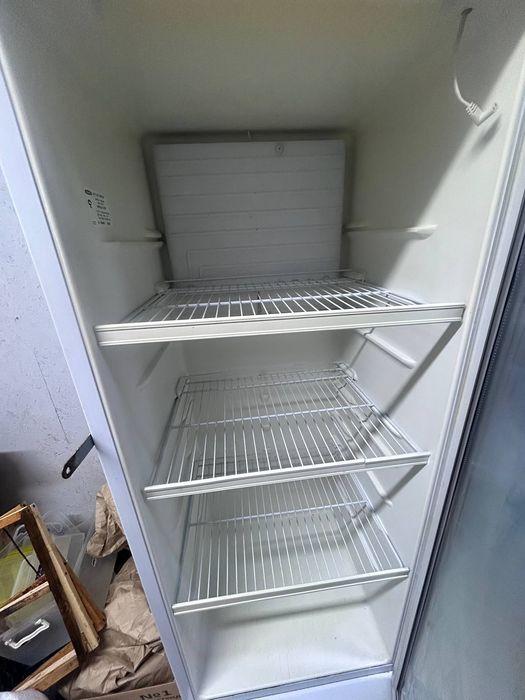 Продам ветринный холодильник