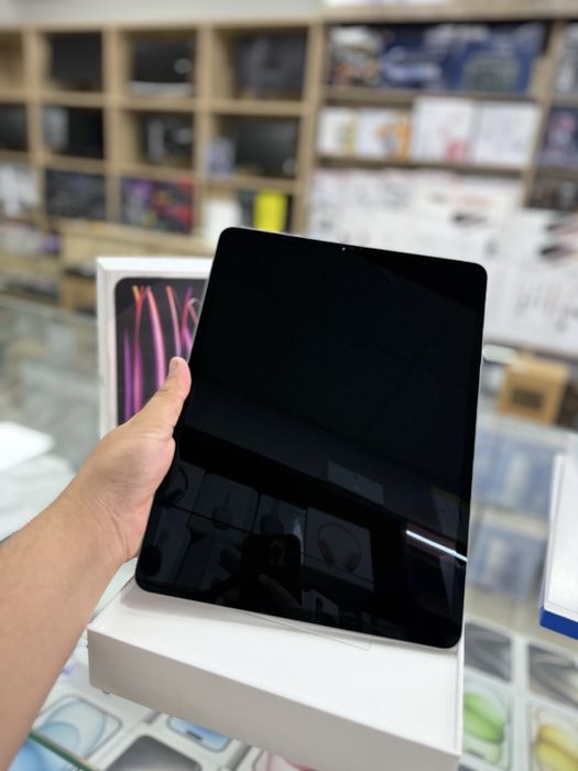 iPad Pro 12.9 M2 256gb Wifi + chexol