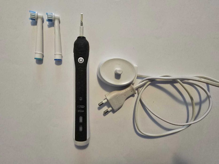 Periuță de dinți electrică Oral-B 3767 + încărcător + 2 capete de rez.