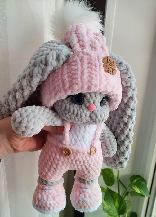 Вязаный зайчик игрушка