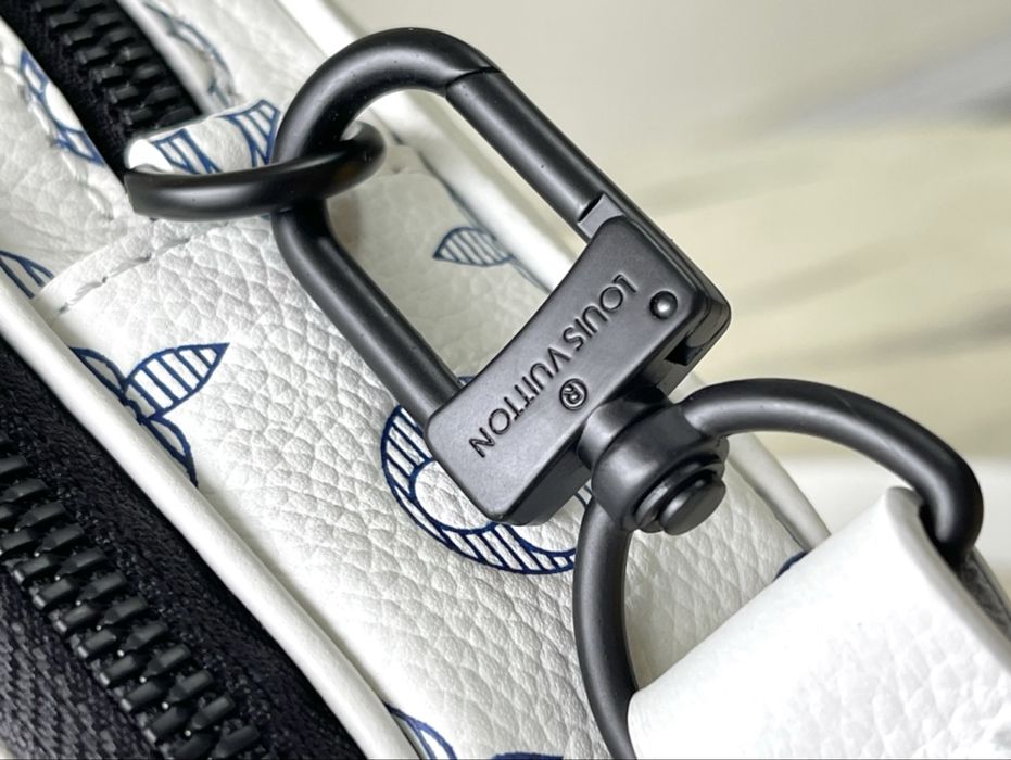 Louis Vuitton Alpha Wearable Wallet