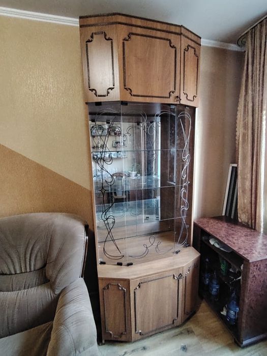 Шкаф для посуды сервант