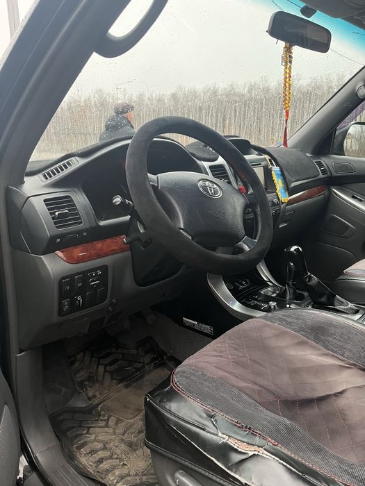 Машина Ланд Крузер 2007г