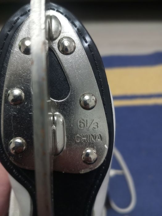 Продам коньки кожаные , для детей