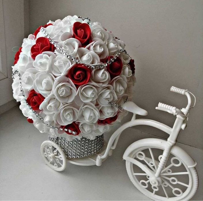 Светилник ва суньий гуллар