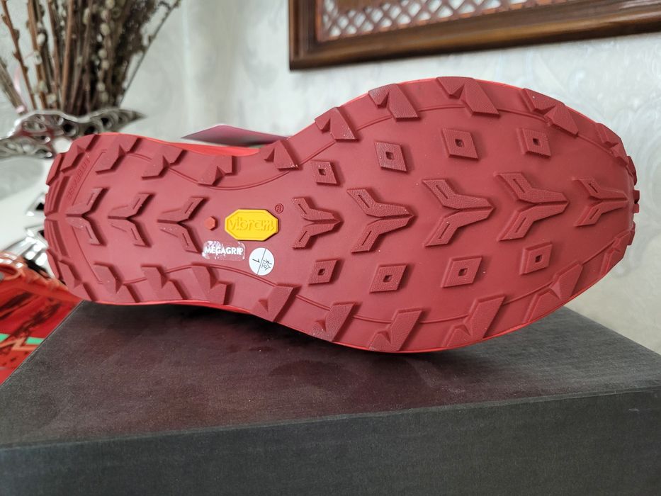 Продам  оригинальные кросовки Kailas.