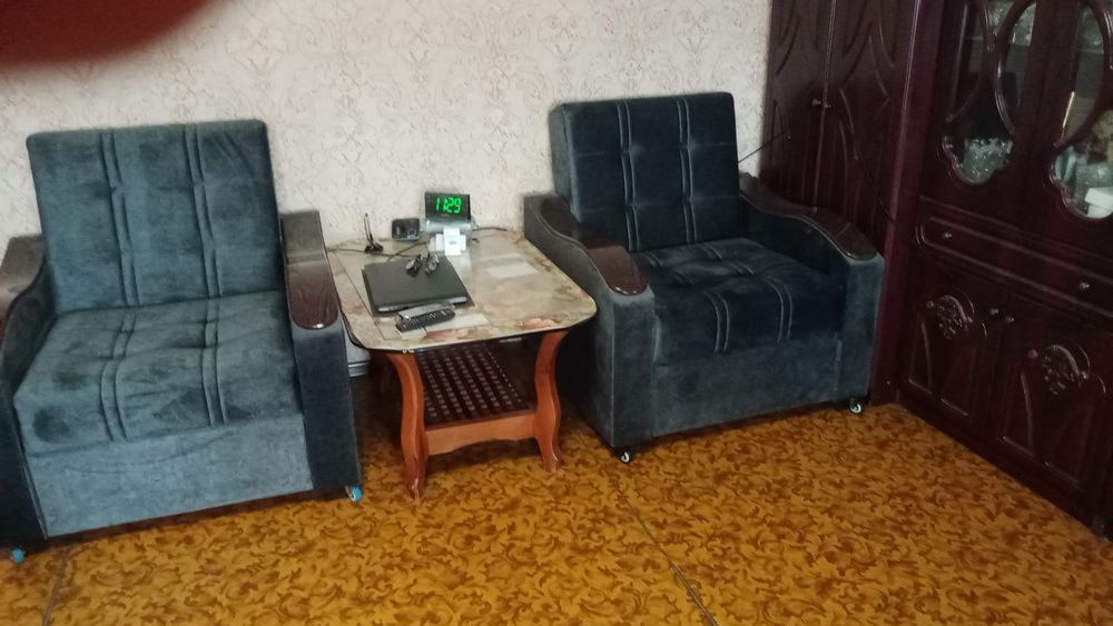 Мягкая мебель раскладной диван и 2больших кресла почти новые