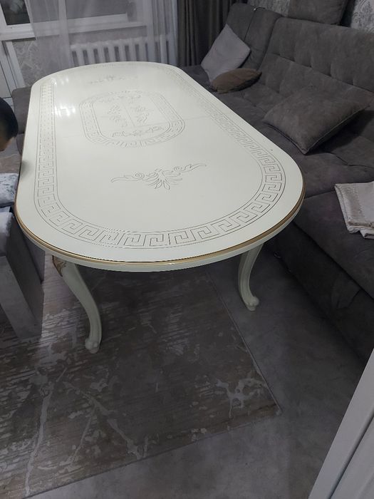 Продаю стол Обеденный