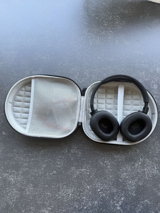 Casti wireless over-ear JBL Tune 720Bt + husa pentru casti bonus
