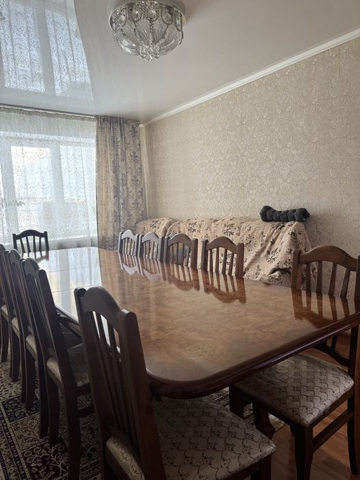 Стол и 12 стульев