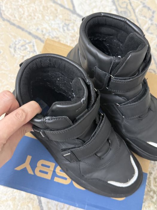 Продам демисезонные ботинки на мальчика