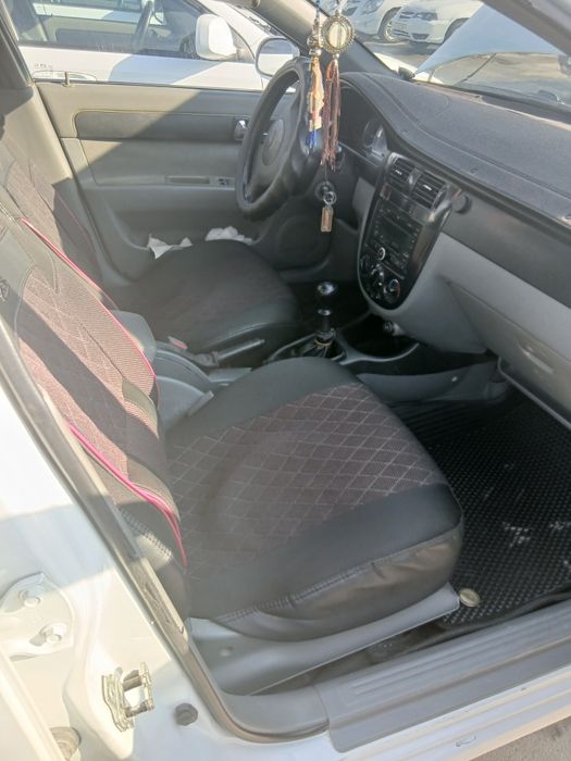 lasetti 1.8  sotiladi