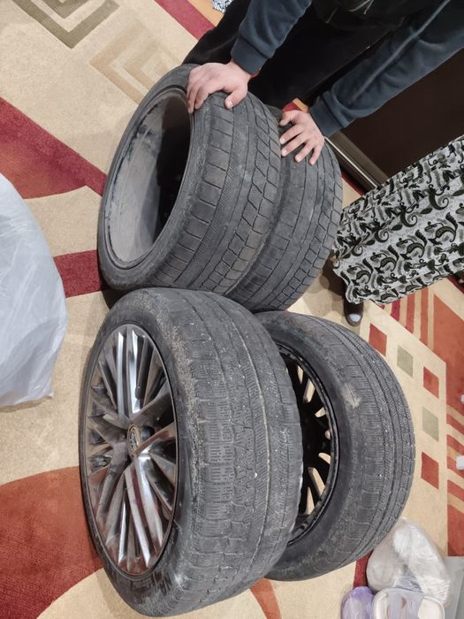 Шина 243,45,18 размер Тоиотага