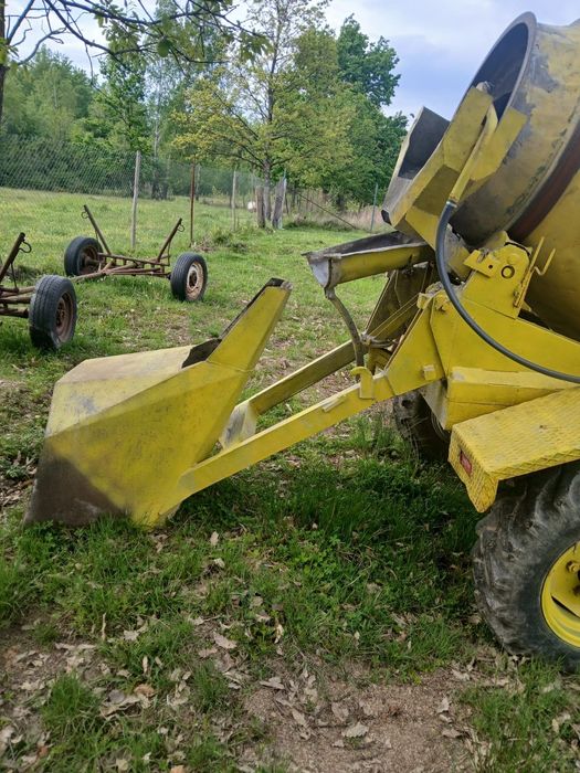 Autobetoniera 4x4 în stare de funcționare