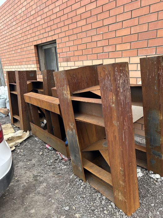 Продаю металлические столы