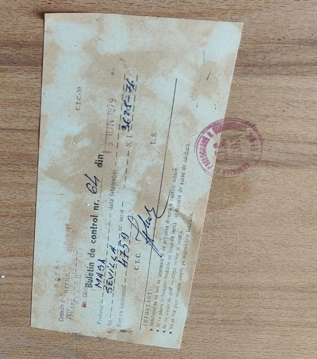 Urgent !! Vând mobilă veche model Florentin, anul 1979, cu înscri