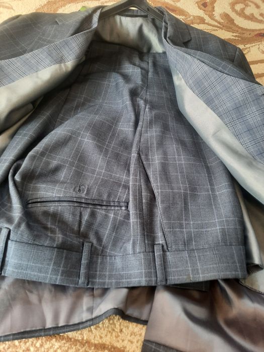 Продам костюм тройка,новый