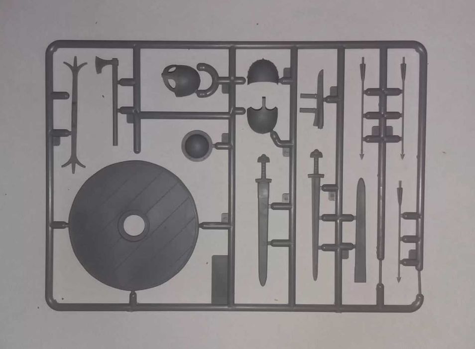 Сборная модель 1:16 Викинг IX век (ICM)