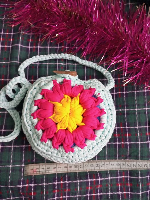 Продаются яркие сумочки