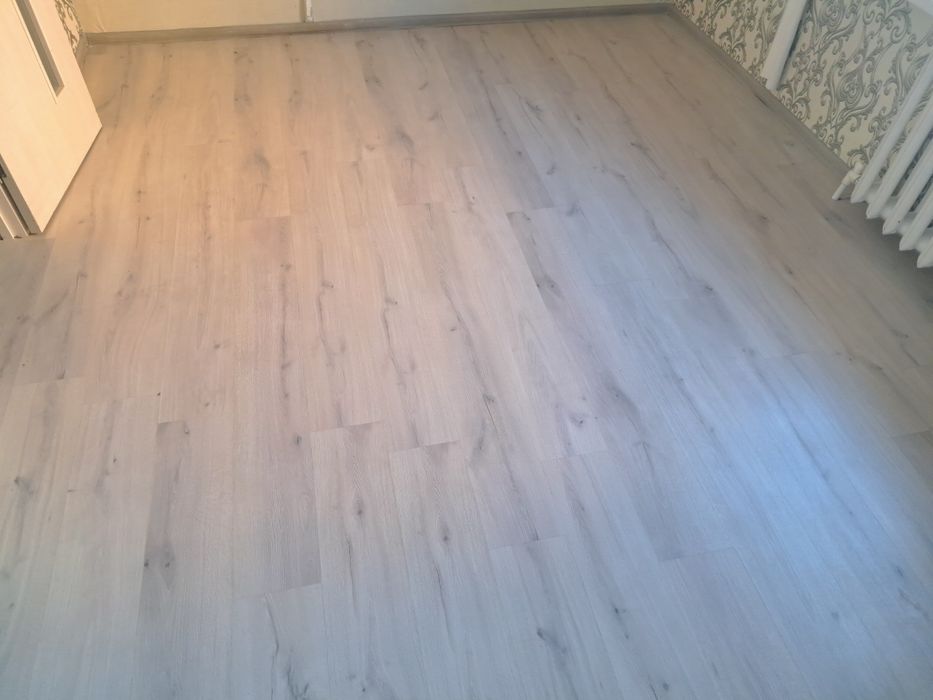 Ламинат 50м² в хорошем состоянии